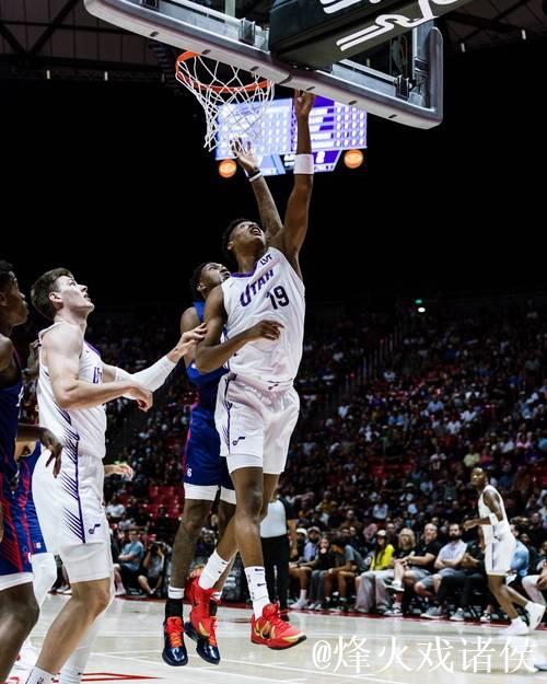 埃斯-贝利全场投篮9中3,三分4中1得到7分2篮板3助攻 埃斯-贝利全场投篮9中3,三分4中1得到7分2篮板3助攻